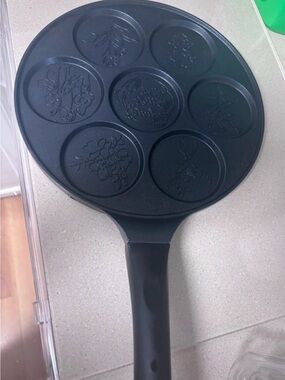 Black Nonstick 7-Cavity Decorative Pancake Pan